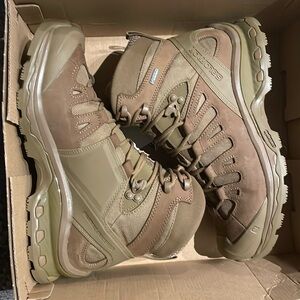 Salomon Gore-Tex Boot. Brown. Men Size 8.5 Women Size 9.5. New